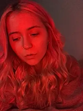 Blondie_Sofia_Essexbabe 现场XXX聊天