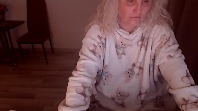 Divineblond 现场XXX聊天