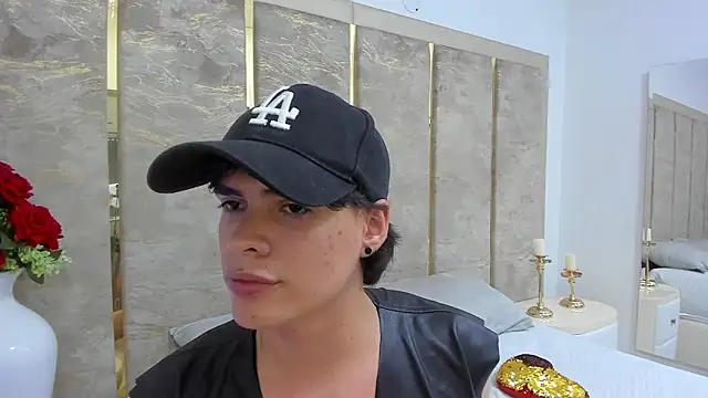 دردشة BenitoSaenz الجنسية المباشرة