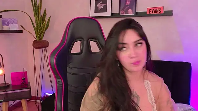 EmmyEvans1's Live XXX Chat