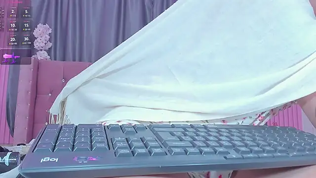 Chat +18 de Nayla-Mouna ao vivo