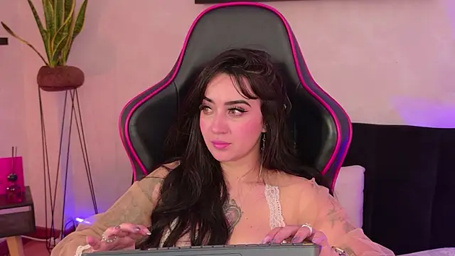 EmmyEvans1's Live XXX Chat