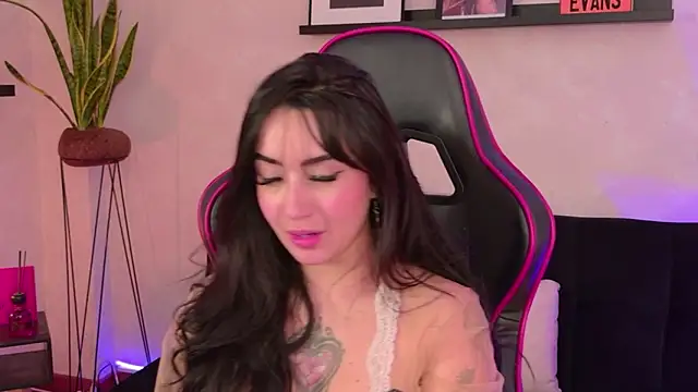 EmmyEvans1 Live XXX-chat