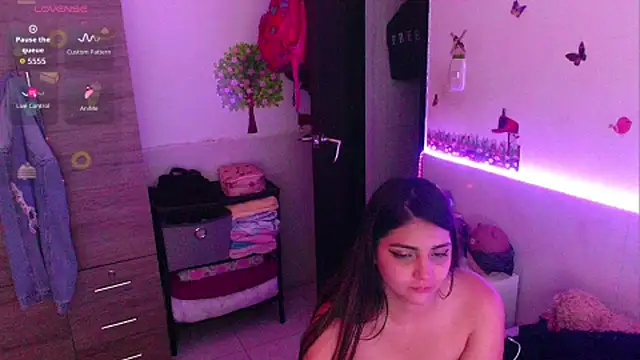 emily_cooper_t's Live XXX Chat