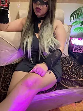 Classy-Bossy Chat XXX live