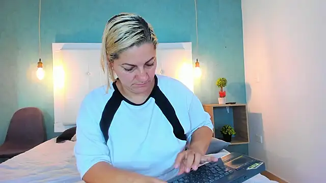 Czat XXX na żywo – Heidy_milf