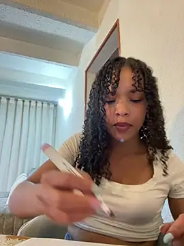 Yasmin777_ – Live XXX-chat