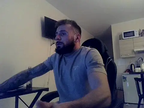 Wyrolowanyyy 现场XXX聊天