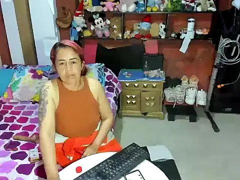 Pokazy przed kamerką – lunasexy25