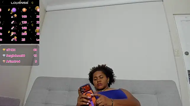 AliciaMiilf élő XXX-chatje