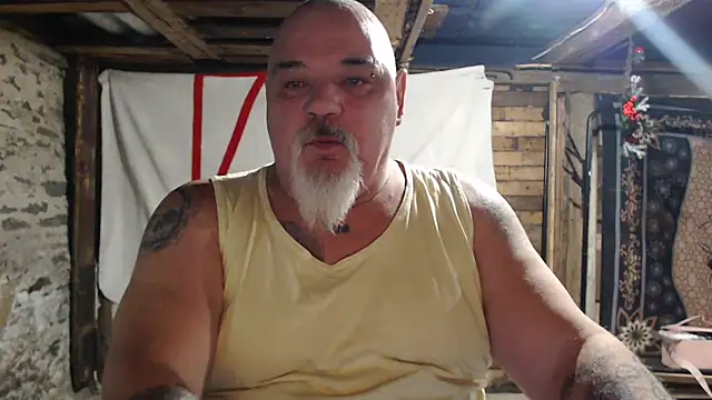 Newfiesausage1972's Live XXX Chat