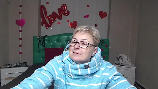 EmiliaGree Chat XXX live