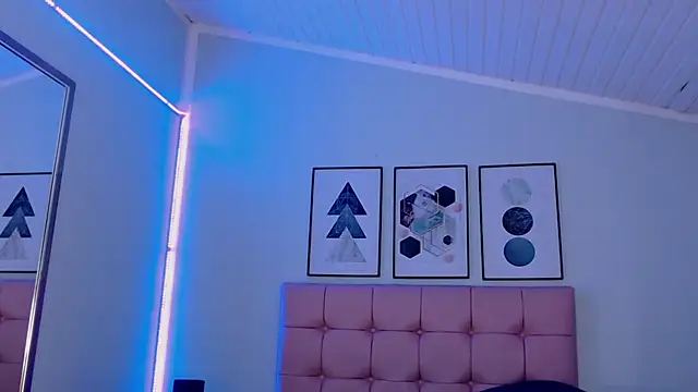 KikiVelvet élő XXX-chatje