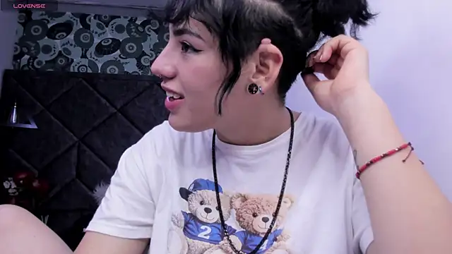 Kiara_Fox__ élő XXX-chatje