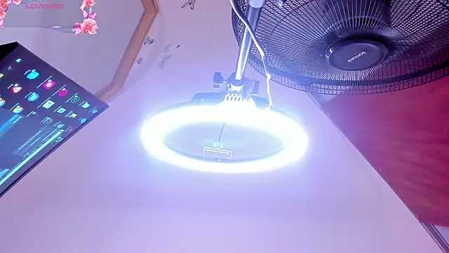 AriadnaLoren's Live XXX Chat