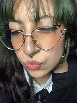 SweetMilly: απευθείας συνομιλία ΧΧΧ