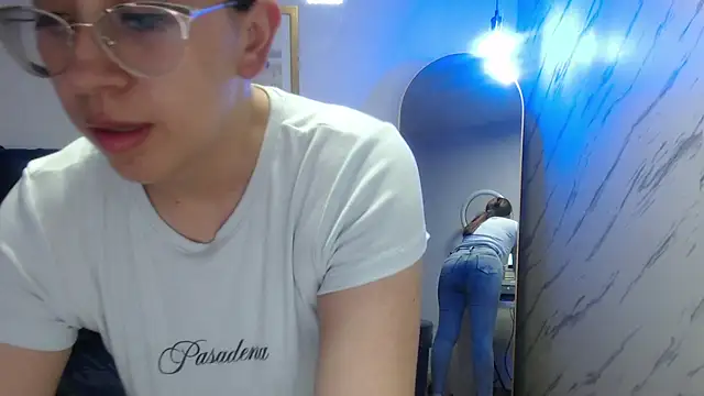 Megan_Hot_v 即時 XXX 聊天