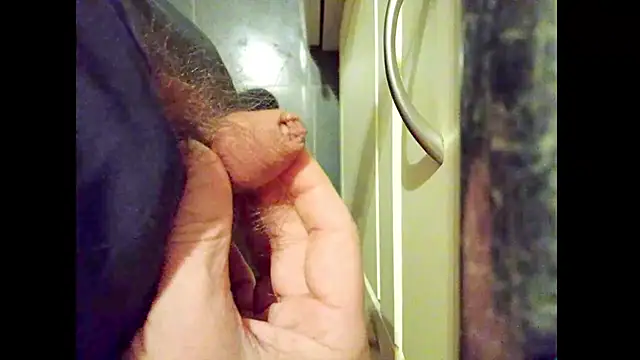 hairyuncut00's Webcam Show