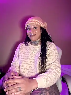 CrownedNyaries' Live XXX Chat