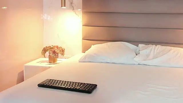 MelaniieRoux's Live XXX Chat