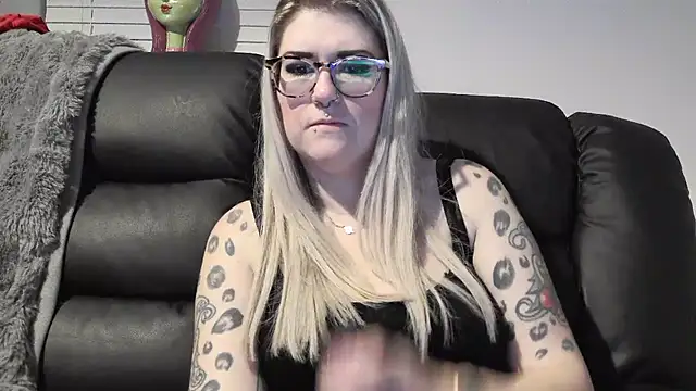 Sizzling_Indie36's Live XXX Chat