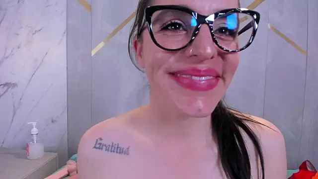 IsisNoir Adlı Modelin Canlı XXX Sohbeti