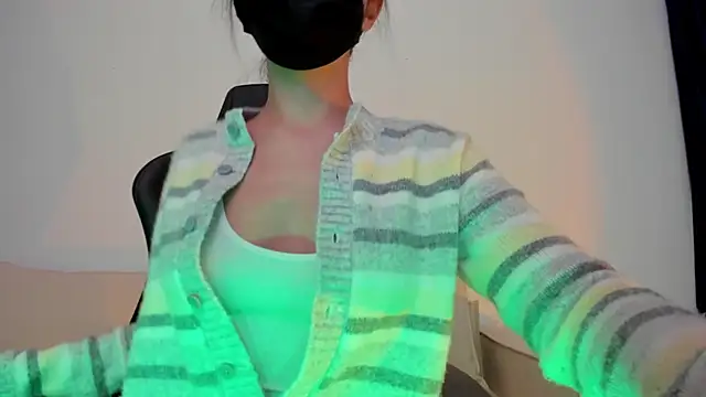 DeferentUproar's Live XXX Chat