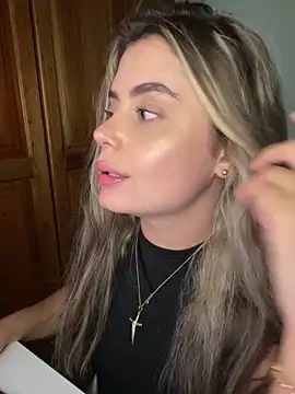 Miss_valeriaa Adlı Modelin Canlı XXX Sohbeti