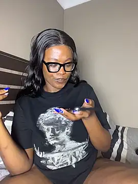 Moonzy77 – Naživo XXX chat