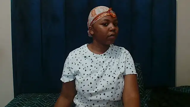 HotSmallTits' Live XXX Chat