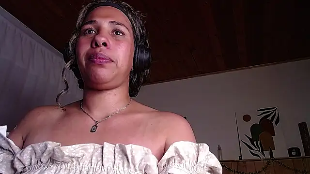 IVONNE_COLLINS33's Live XXX Chat