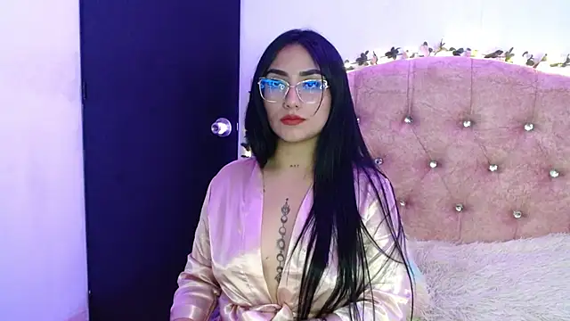 SeleneMore Chat XXX live