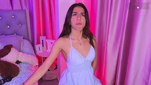 Emiily_Scott1 Adlı Modelin Canlı XXX Sohbeti