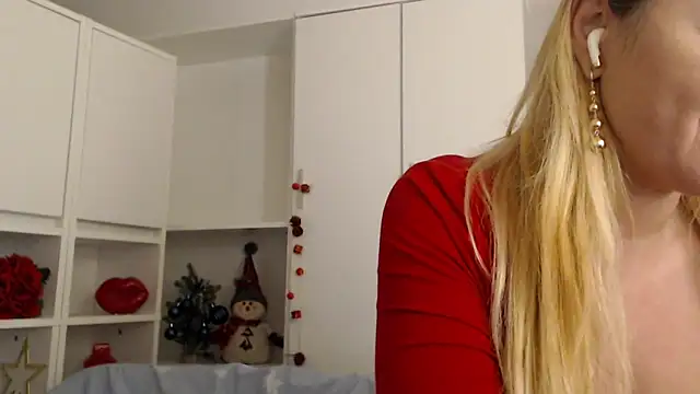 _karolynesyera_ élő XXX-chatje