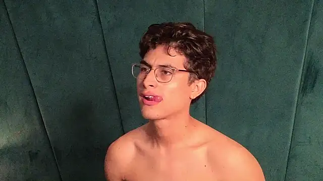 Aaron_Eze's Live XXX Chat