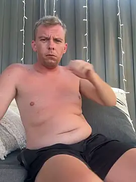 aus_guy93's Live XXX Chat