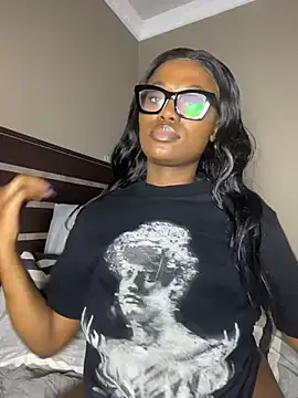 Moonzy77: онлайн-секс-чат