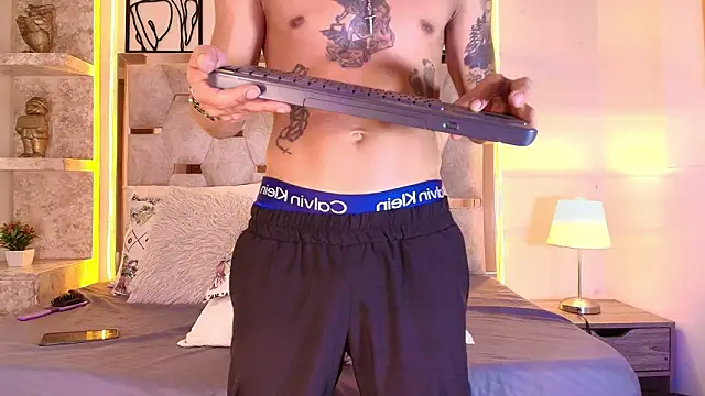 Andrew_Haalls Show in webcam