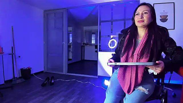 AriaTakahashi élő XXX-chatje