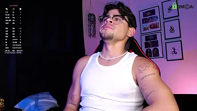 isaac_saenzs Show in webcam