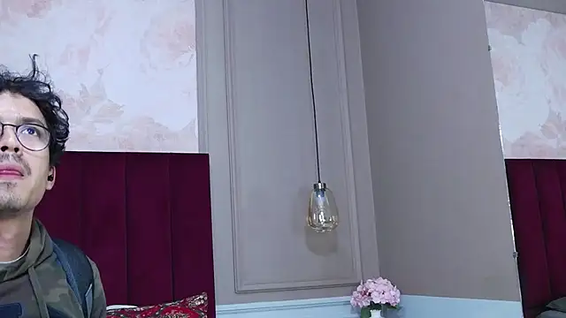 Chat +18 de GiaTegel ao vivo