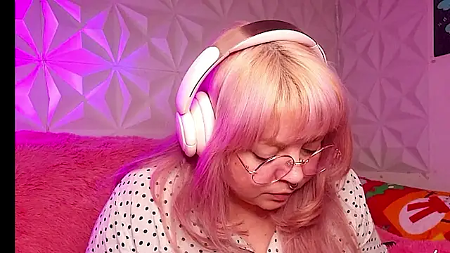 Satyn_doll: διαδικτυακό σόου στην κάμερα