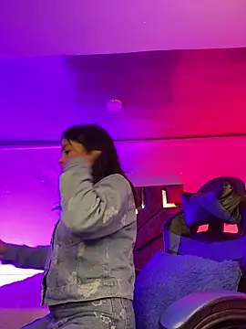 Chat XXX ao vivo de NINA_18_YEARS