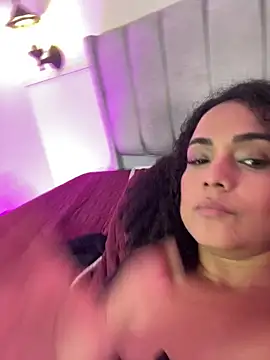 Chat +18 de Samara_Hadi_ ao vivo