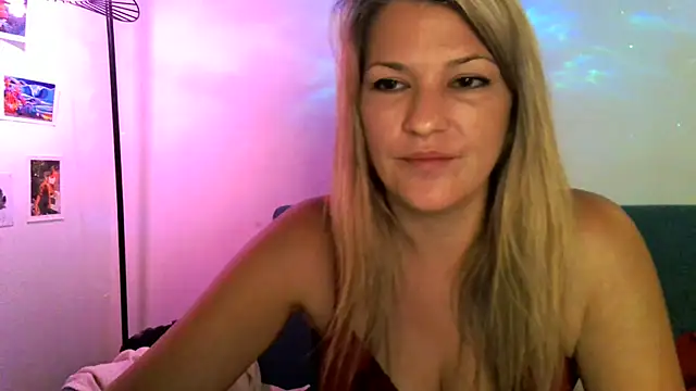 Pxetiteblonde1's Webcam Show