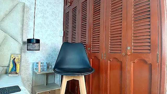 Chat +18 de Hether_t ao vivo