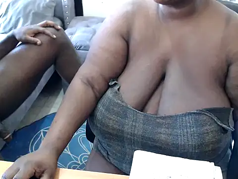 แชท XXX สดของ ebonybbwcouples