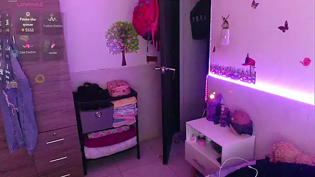 emily_cooper_t's Live XXX Chat