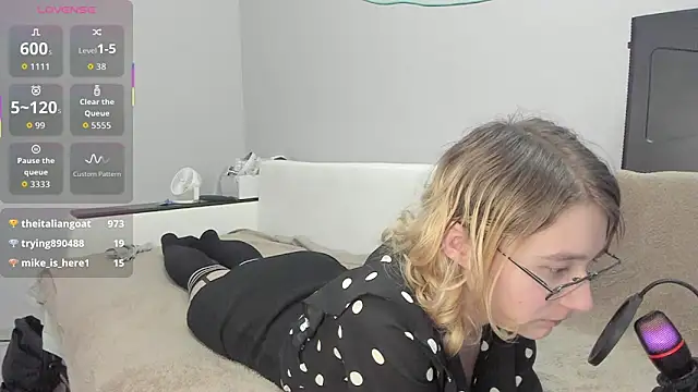 DivineSolana live XXX chat