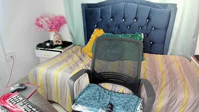 Inaya_Khalifa Chat XXX live